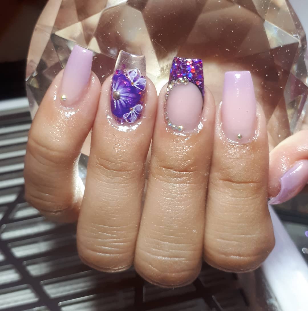 Débora, profissional de nail design